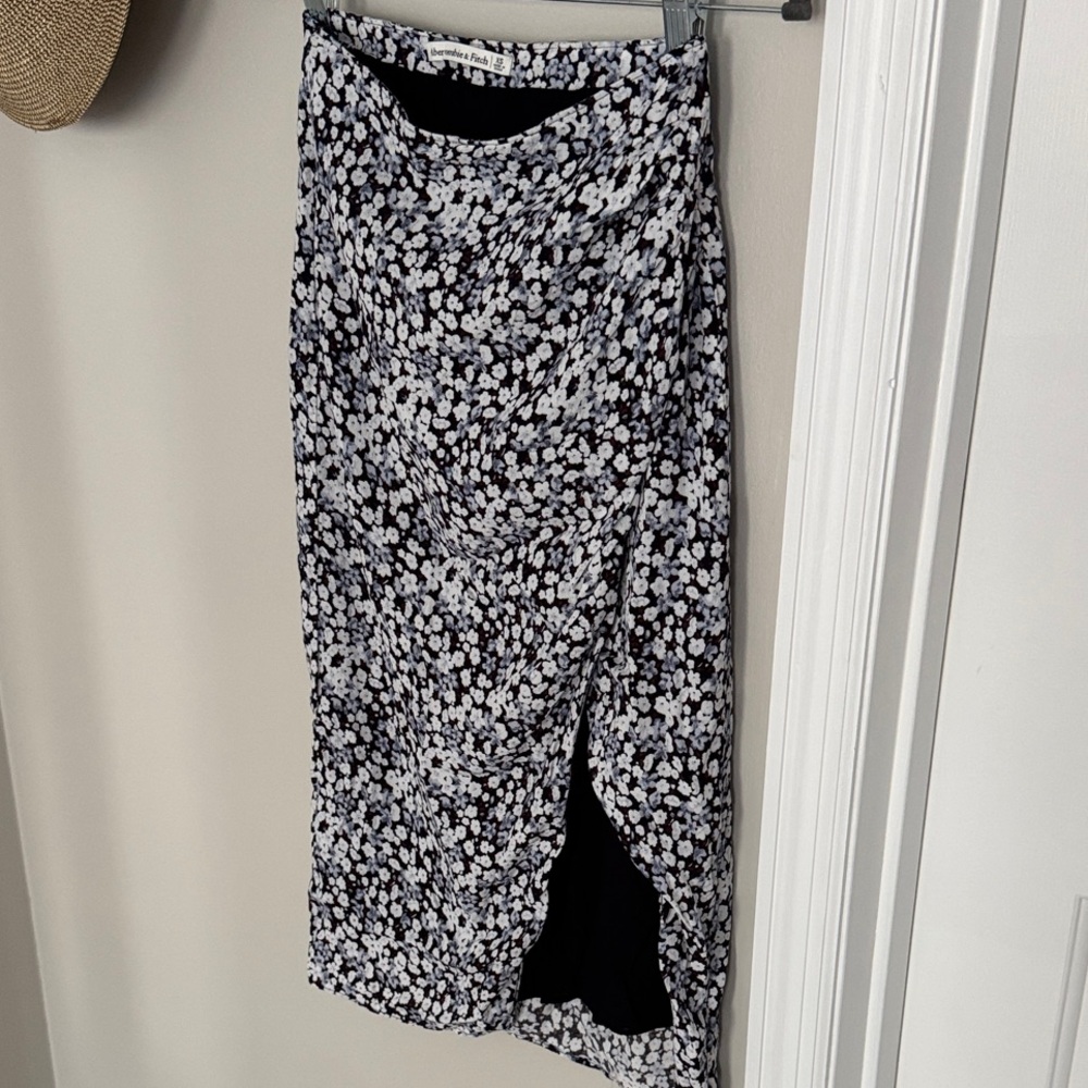 Abercrombie & Fitch Ruched High-Slit Midi Skirt - XS